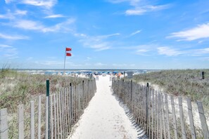 Apartment, Mehrere Betten (Sugar Beach 230) | Strand | Am Strand