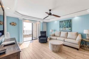 Appart'hôtel, plusieurs lits (Sugar Beach 241) | Coin séjour