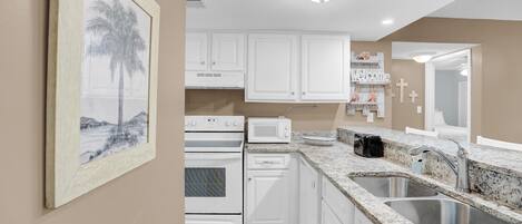 Condo, Multiple Beds (Sugar Beach 257) | Private kitchen | Oven