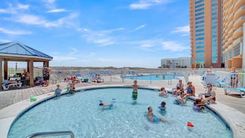 Appart'hĂŽtel, plusieurs lits (Sugar Beach 323) | Piscine