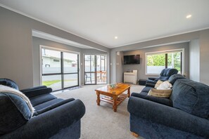 TV - Ferg Escape - Te Anau Holiday Home (Te Anau)