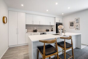 Kühlschrank, Mikrowelle, Geschirrspüler