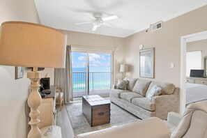Appart'hôtel, 1 très grand lit et 1 canapé-lit (Tradewinds 1305)