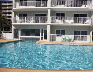 Appart'hôtel, 1 très grand lit et 1 canapé-lit (Tradewinds 1305) | Piscine