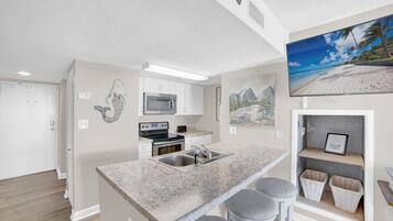 Condo, 1 King Bed with Sofa bed (Sugar Beach 335) | Private kitchen