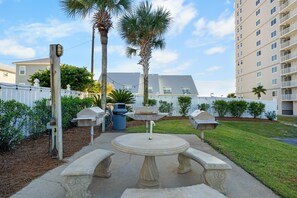 Condo, 1 Queen Bed with Sofa bed (Tradewinds 1102) | Outdoor dining
