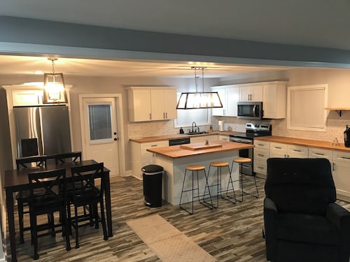 Close to Lake G’VILLE 3-BR house with AC, BOAT BARN-24’x48’, WiFi in Albertville