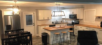 Close to Lake G’VILLE 3-BR house with AC, BOAT BARN-24’x48’, WiFi in Albertville