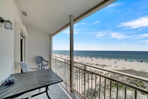 Condo, várias camas (Sugar Beach 340) | Opções para refeição ao ar livre