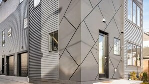 Un bâtiment moderne à deux étages, doté d’une façade géométrique, d’une porte d’entrée et d’un petit porche avec des marches.