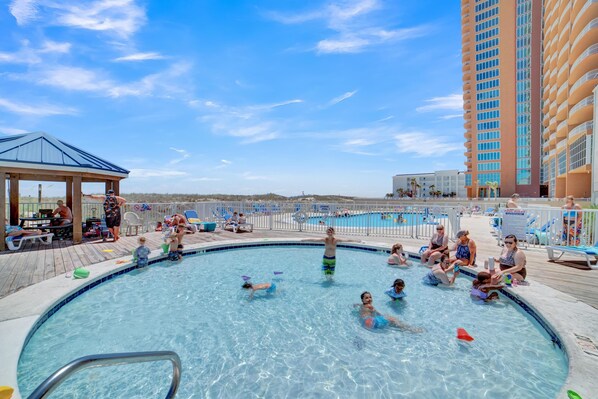 Appart'hĂŽtel, plusieurs lits (Sugar Beach 341) | Piscine