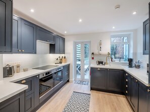 Dishwasher - Warrington House-UK48465 (Thornton-le-Dale, near Pickering)