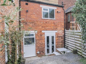 Terrace/patio - Warrington House-UK48465 (Thornton-le-Dale, near Pickering)