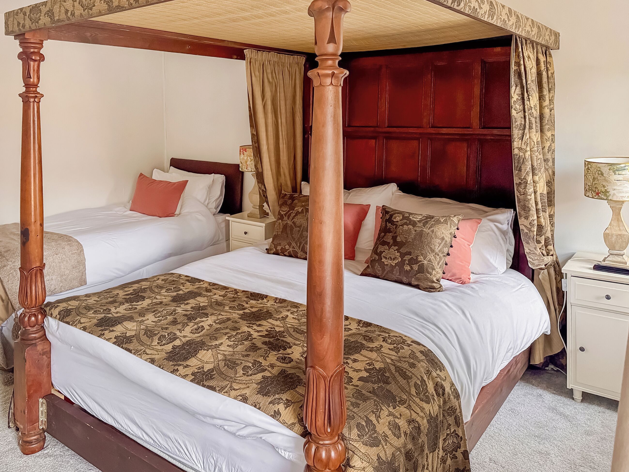 4 bedrooms, free WiFi, bed sheets