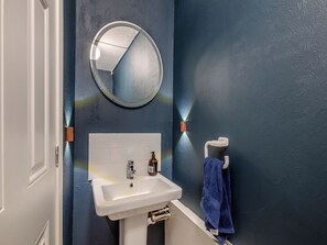 Towels - Warrington House-UK48465 (Thornton-le-Dale, near Pickering)