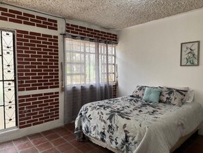 2 makuuhuonetta, silitysrauta/-lauta, ilmainen Wi-Fi, vuodevaatteet