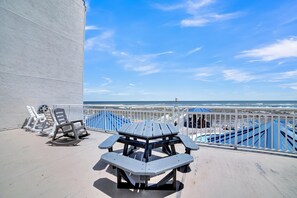 公寓式客房, 1 张大床和 1 张沙发床 (Sugar Beach 348) | 室外用餐