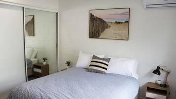 2 bedrooms, iron/ironing board, Internet, bed sheets