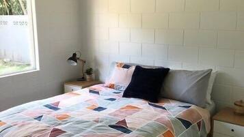 2 bedrooms, iron/ironing board, WiFi, bed sheets