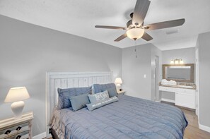 Condo, 1 King Bed with Sofa bed (Sugar Beach 356) | 1 bedroom