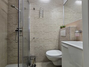 Dusche, Haartrockner, HandtĂŒcher