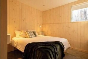 6 bedrooms, WiFi, bed sheets