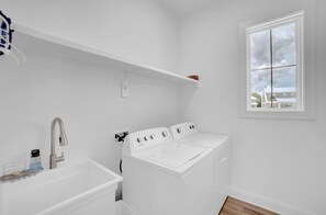House, Multiple Beds (Summer Salt 2774)