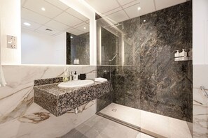 Bruser, hårtørrer, bidet