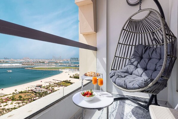 Property grounds - Luxury Sea View Beachfront 3 Bedroom Apt, JBR (Dubai)