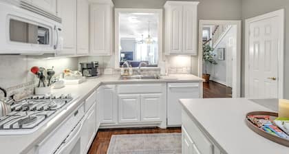 NEW! Spacious Urban Uptown Retreat