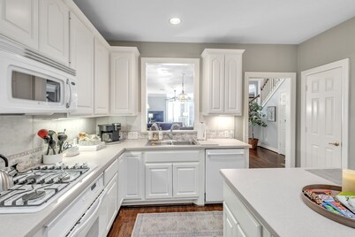 NEW! Spacious Urban Uptown Retreat