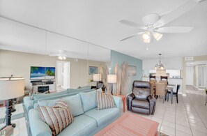 公寓客房, 多張床 (Gulf House 401) | 起居區