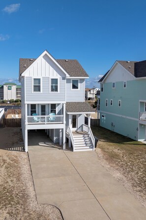 Exterior - Ocean Views-Heated Pool-Hot Tub-2 King Suites-Backyard Game Area-Fire Pit (Kill Devil Hills)