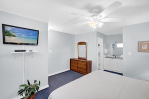 Condo, 1 King Bed with Sofa bed (Sugar Beach 355)