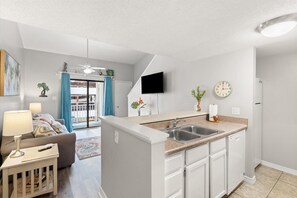 Condo, 1 King Bed with Sofa bed (Sugar Beach 355) | Interior