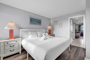 1 habitación, tabla de planchar con plancha y ropa de cama 