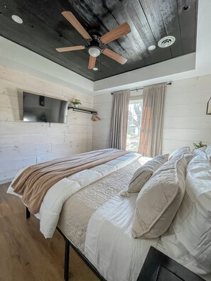 3 bedrooms, desk, iron/ironing board, WiFi