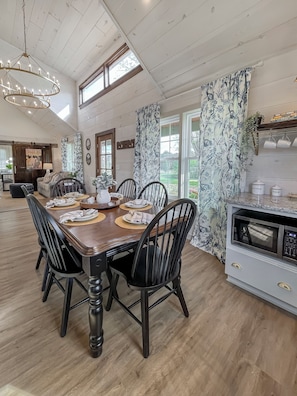 Dining - The Green Mountain-Newly Build Cabin with AC, WiFi in Greeneville-Family-Pets (Greeneville)