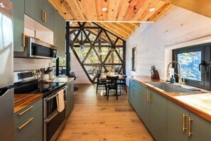 Refrigerador, microondas, horno y lavavajillas 