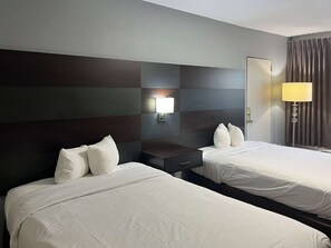 Desk, iron/ironing board, free WiFi, bed sheets - Studio 6 Charlotte, NC – Airport South (Charlotte)