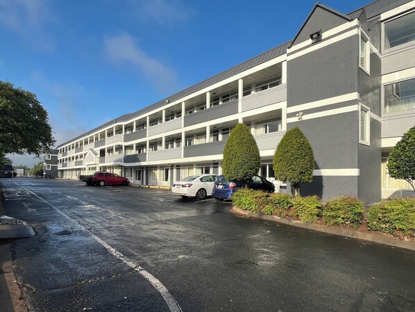 Exterior - Studio 6 Charlotte, NC – Airport South (Charlotte)