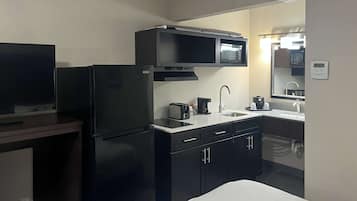 Desk, iron/ironing board, free WiFi, bed sheets