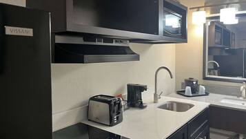 Skrivbord, strykjärn/strykbräda, gratis wi-fi och sängkläder