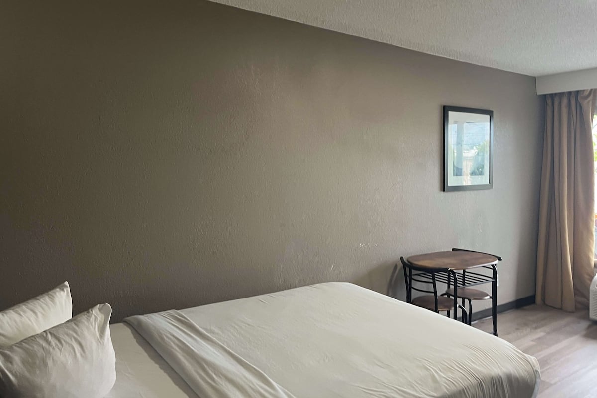 Desk, iron/ironing board, free WiFi, bed sheets