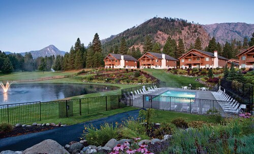 Charming 2-bedroom resort in Leavenworth with AC, WiFi during holiday season