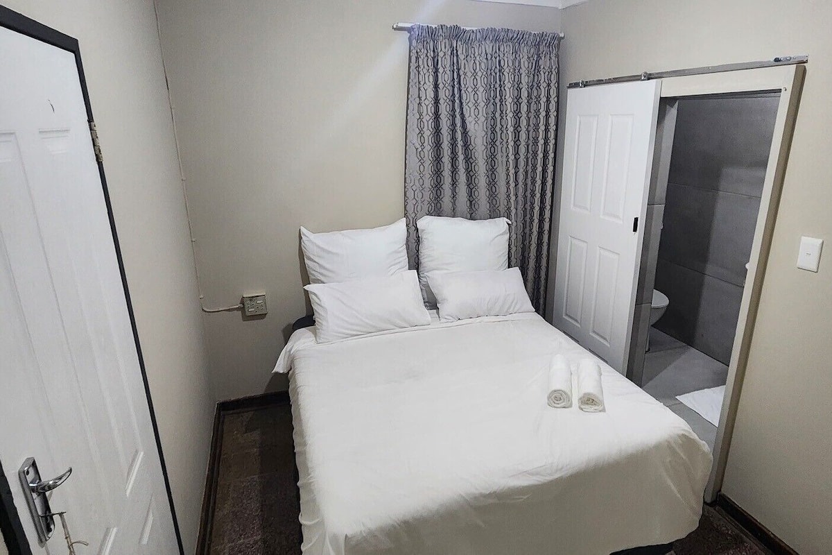 Comfort Double Room | Iron/ironing board, free WiFi