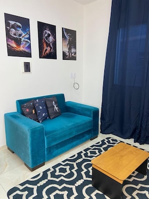 Apartment, 1 Bedroom, Kitchen | Living area | Smart TV - Flat temático próx a fraga maia (Feira de Santana)