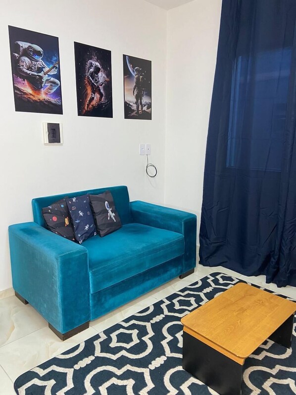 Apartment, 1 Bedroom, Kitchen | Living area | Smart TV - Flat temático próx a fraga maia (Feira de Santana)