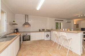 Frigorifero, microonde, forno, lavastoviglie