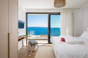 4 bedrooms, soundproofing, iron/ironing board, free WiFi - Villa Maxime with Heated Pool (Okrug Gornji)